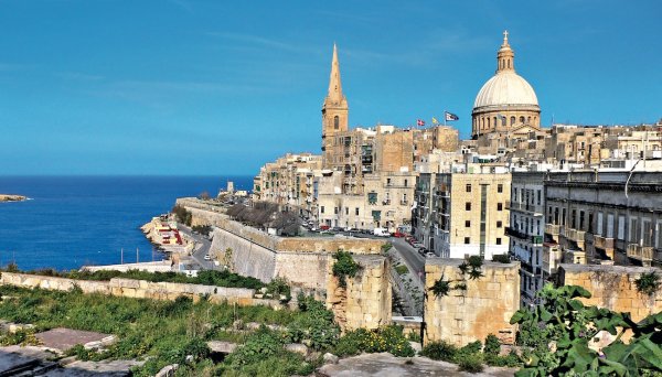 Blick über Maltas Altstadt und das Mittelmeer Blick über Maltas Altstadt und das Mittelmeer