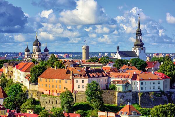 Tallinn ist einer der Häfen auf einer Ostsee Kreuzfahrt mit AIDA