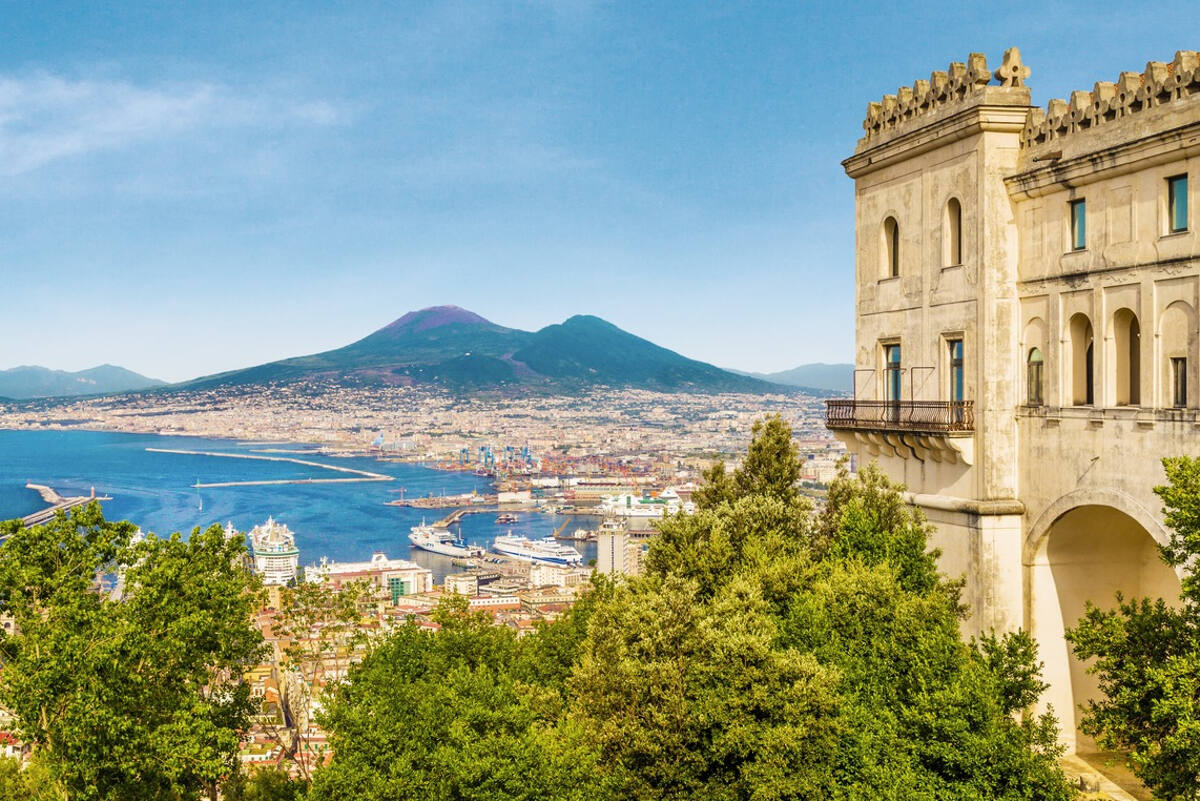 Neapel auf einer Mittelmeer Kreuzfahrt entdecken