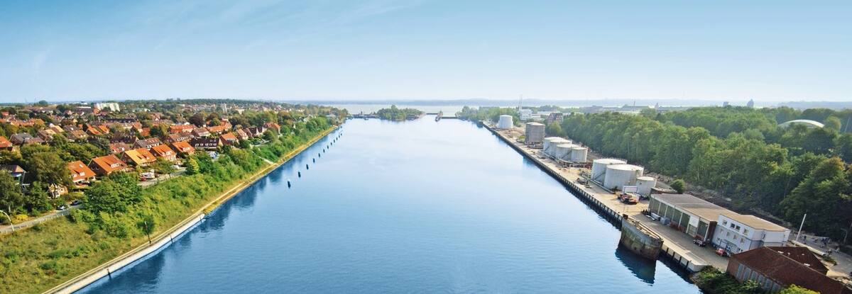 Über den Nord-Ostsee-Kanal beginnen viele Kreuzfahrten