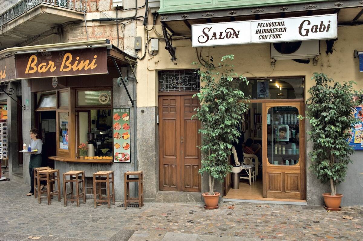 Bar an einer Straßenecke auf Mallorca