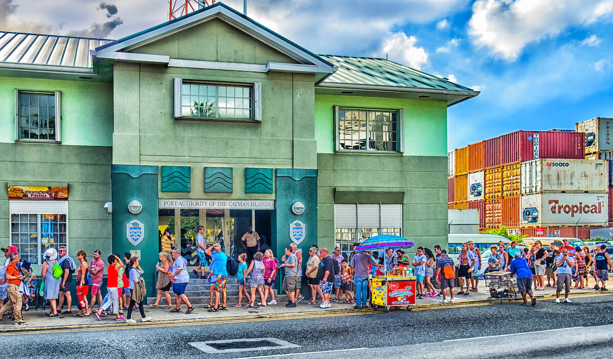Touristen erkunden George Town auf eigene Faust