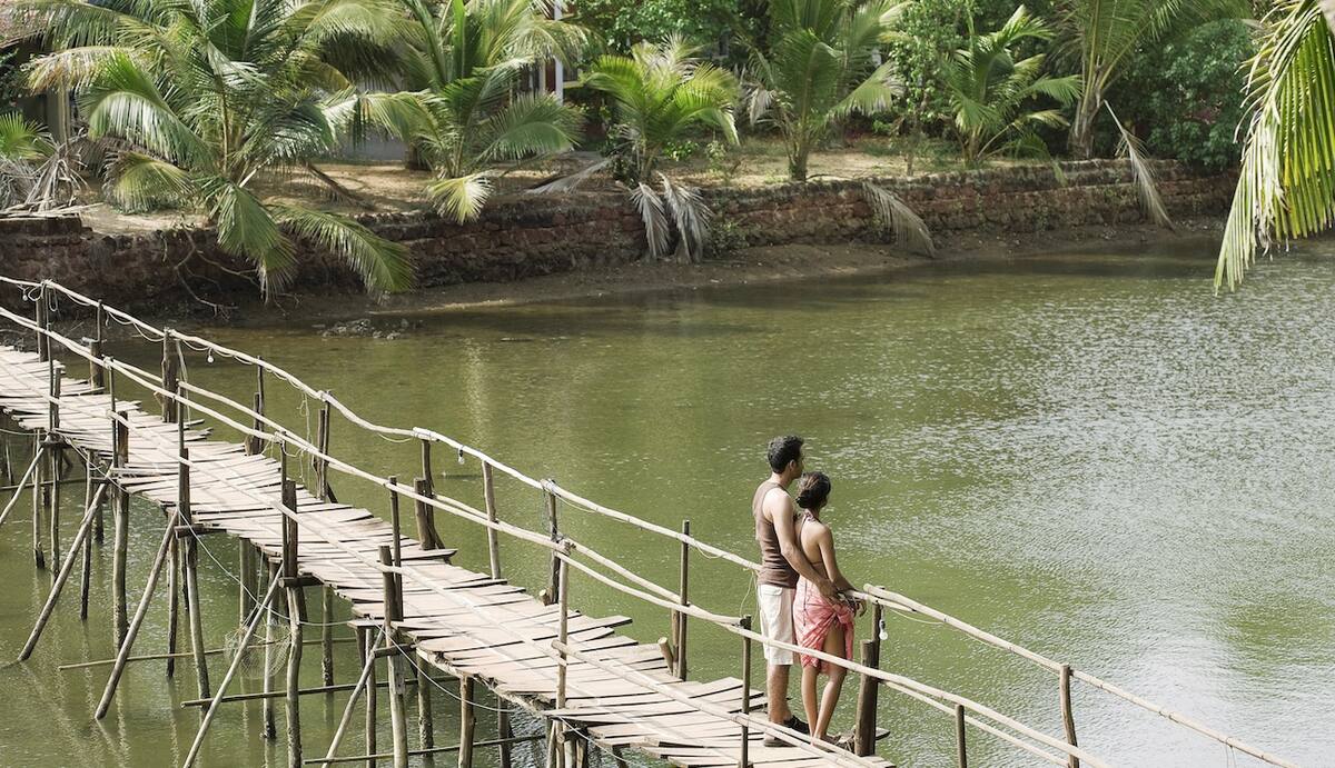 Kreuzfahrt nach Goa: Paar genießt die Landschaft