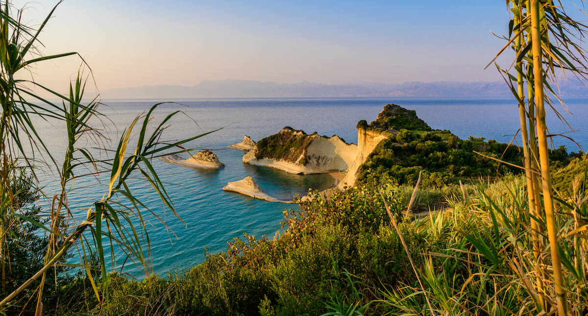 Steilküste im Sonnenuntergang
