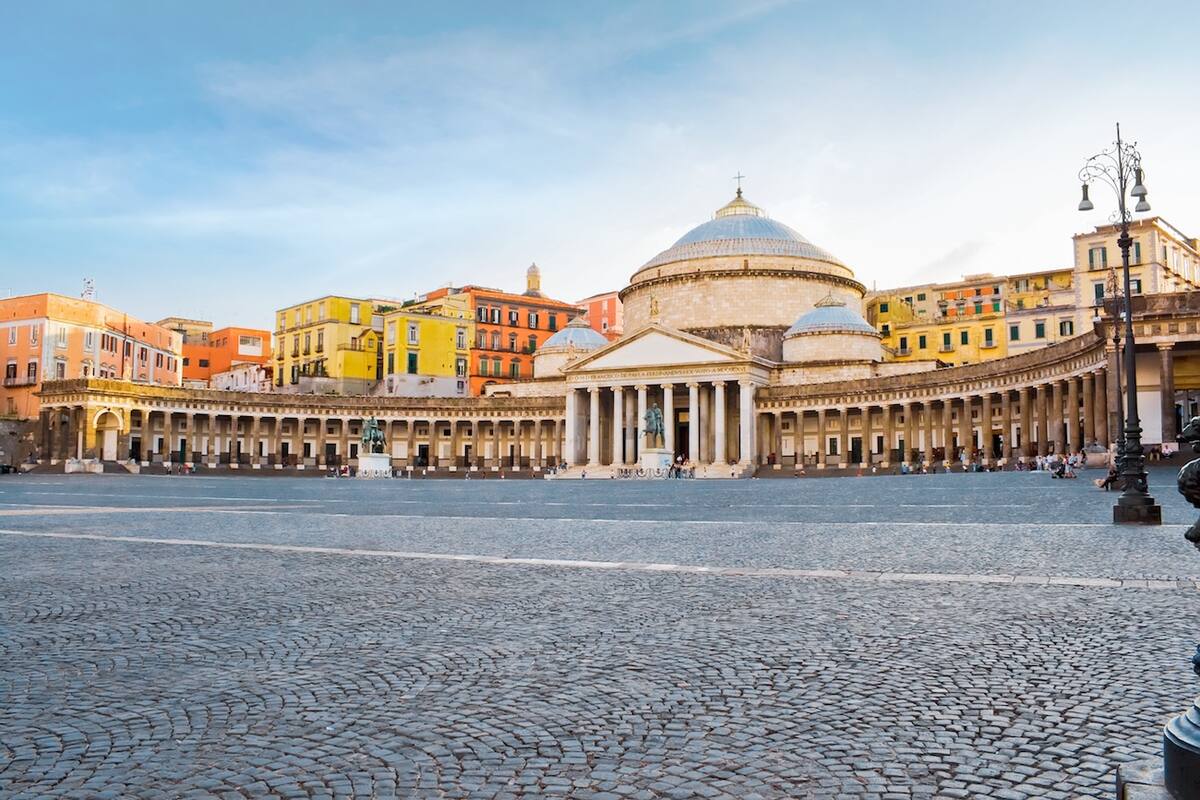 Piazza Plebiscito in Neapel Kreuzfahrt nach Neapel