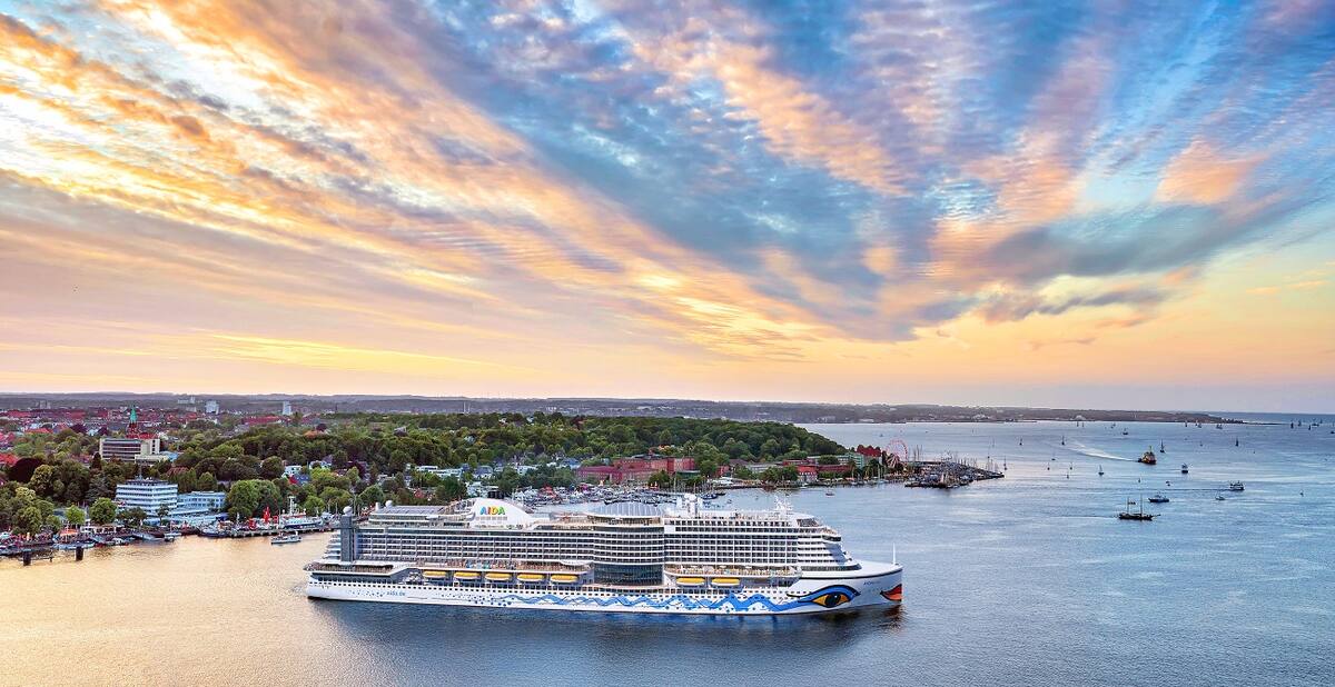 Kreuzfahrtschiff AIDA Nordostsee-Kanal