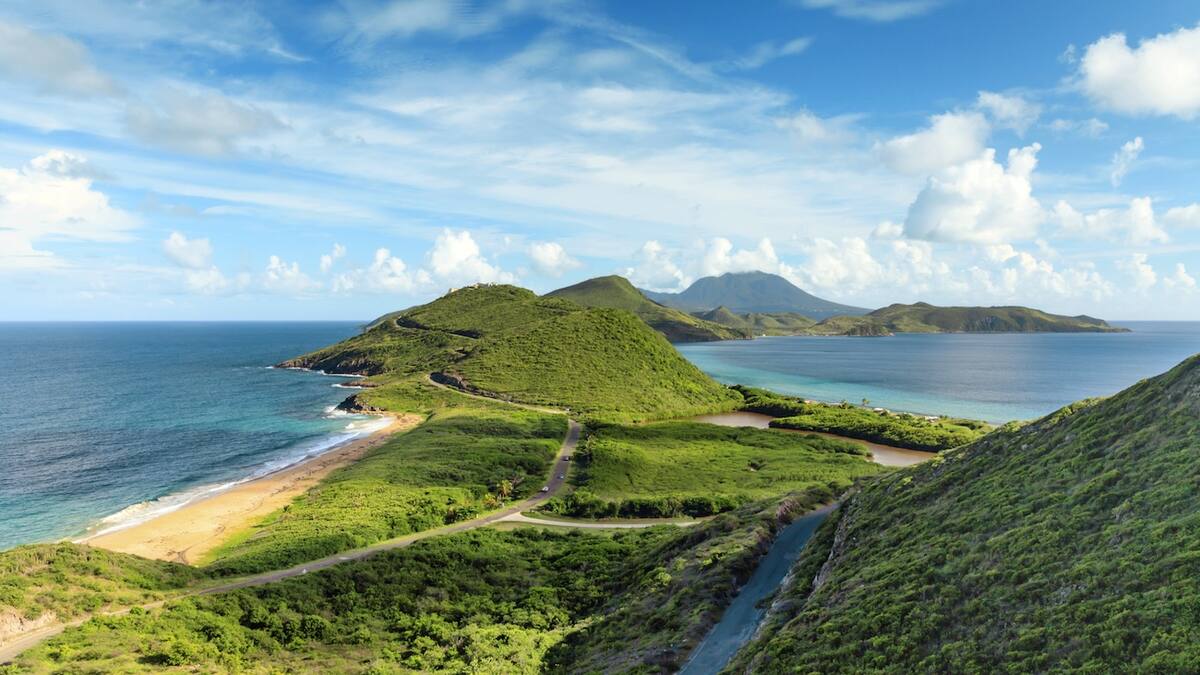 Ausblick über St. Kitts Hügel und Meer