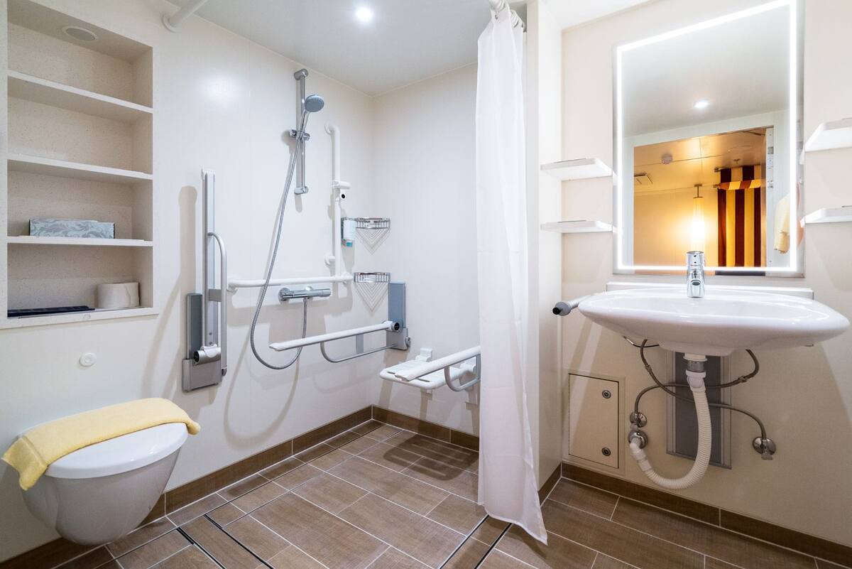 Bild einer barrierefreien Kabine für Rohlstuhl-Fahrer