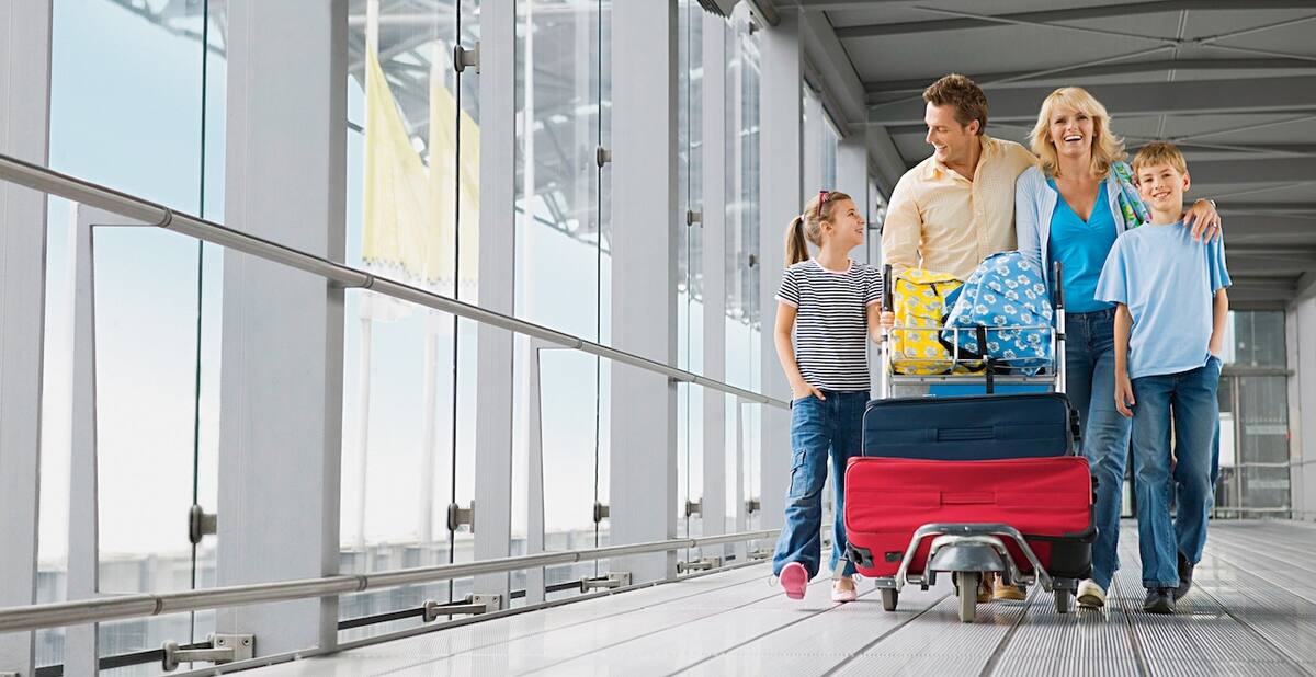 Familie reist selbstständig an