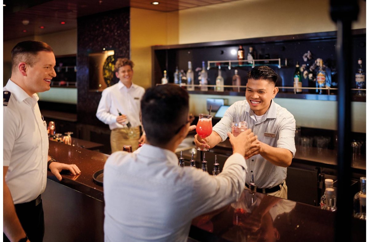 Crew an Bord erhält Trinkgeld