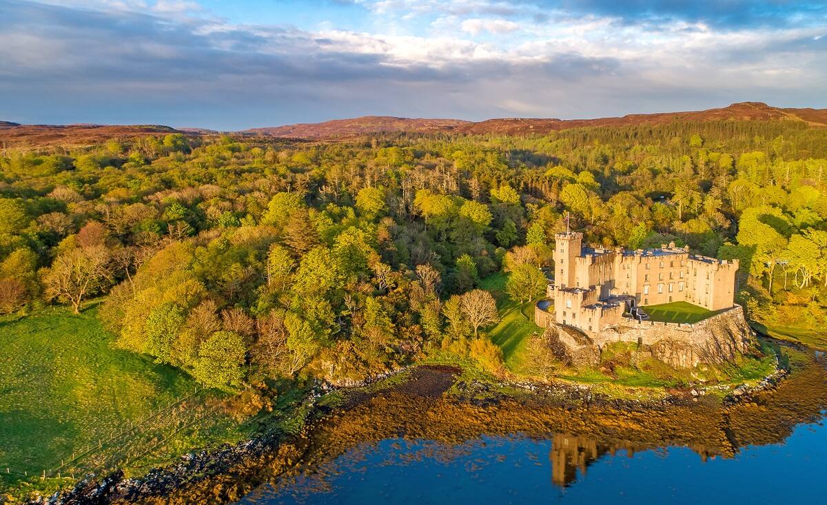 Schottisches Schloss in wilder Natur