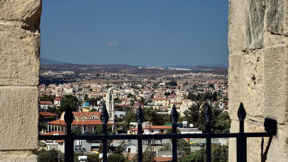 Blick über Stadt auf Zypern