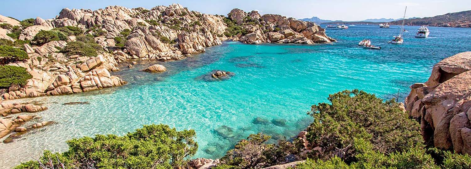 Mediterrane Schätze mit Sardinien ab Barcelona mit AIDA