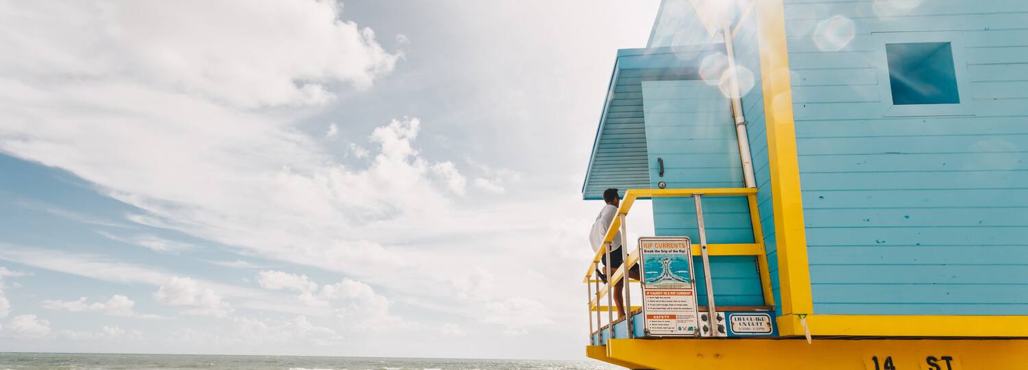Strandhaus im Miami mit Rettungsschwimmern