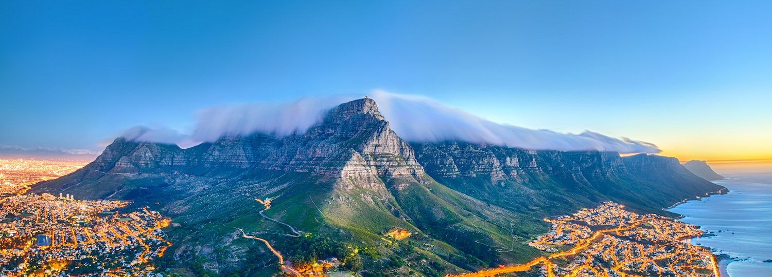 Tafelberg in Kapstadt bedeckt mit Wolkendecke