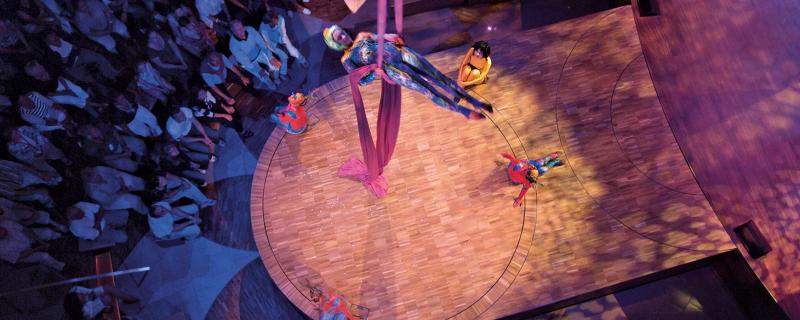 Foto: Show im Theatrium von AIDAluna