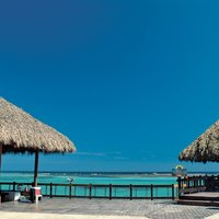 Blauer Himmel in der Karibik