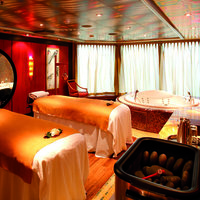 Liegen und Jaccuzi im Anwendungsraum