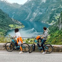 Radtour durch die Fjorde im Frühjahr