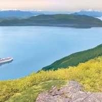 Luftbild der Island Princess vor Alaska