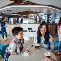 Entspannte Auszeit mit Eiscreme und Kaffee in der Bar Coffee and Cones