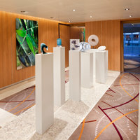 Foto einer Kunstinstallation im Gang auf Deck 9