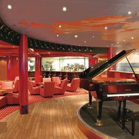 Flügel und Sitzgelegenheiten in der Piano Bar