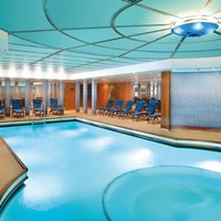 Großer Innenpool im Pompei Spa Bereich