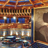 Restaurant Cristoforo Columbo mit großem Gemälde von Christopher Kolumbus