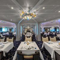 Gedeckte Tische im Hauptrestaurant auf der Seabourn Sojourn