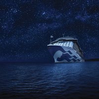 Bild der Royal Princess auf See vor Sternenklarem Himmel