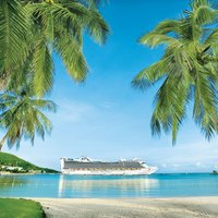 Bild der Caribbean Princess vor Anker im sonnenverwöhnten Ochos Rios