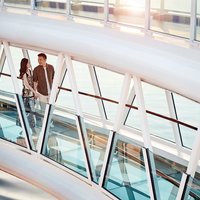 Bild eines Paars auf dem Skywalk auf der Royal Princess