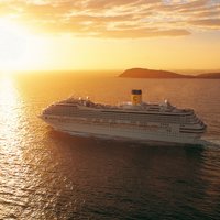 Die Costa Fortuna bei Sonnenuntergang