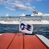 Bild vom Tenderboot aus auf die Island Princess