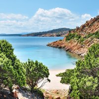 Kleine Bucht mit türkisfarbenem Wasser